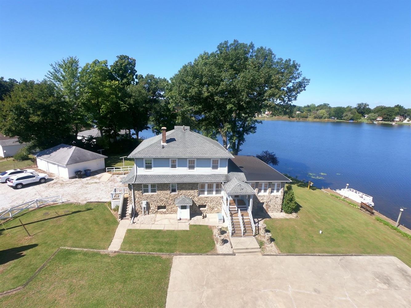220 Lakeside Dr, Walkerton, IN 46574